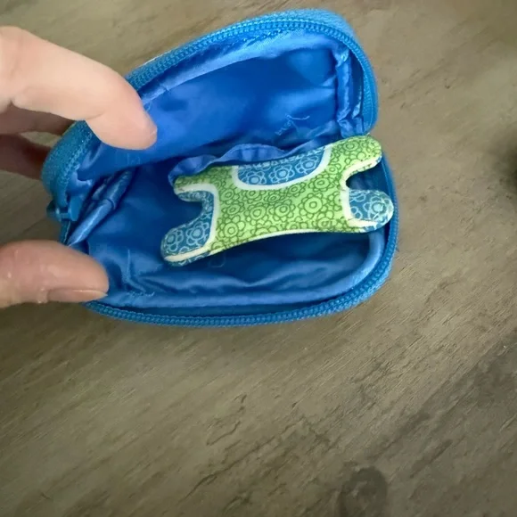 Vera Bradley Headphones holder pouch - Picture 2 of 3